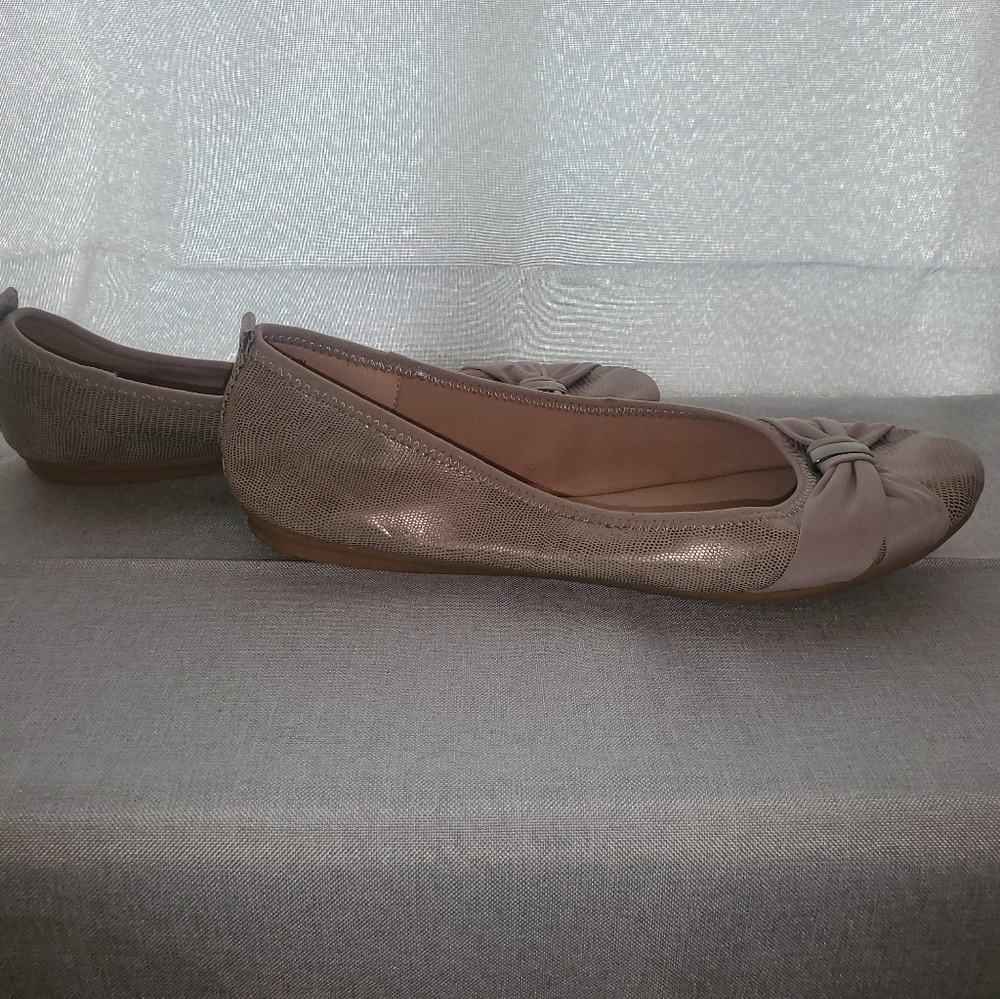 Easy Spirit e360 - tan/gold flats